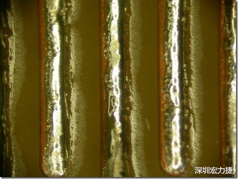 經(jīng)過168小時的高溫高濕環(huán)境實(shí)驗(yàn)后，此錫膏的最低SIR還可達(dá)到500,000,000 ohms，取LOG10為108.70，但是可以看到焊錫的邊上還有未吃錫的露銅，表示其吃錫狀況比較差