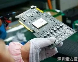 在當(dāng)前的產(chǎn)業(yè)鏈整合和協(xié)同發(fā)展創(chuàng)新的戰(zhàn)略轉(zhuǎn)型期，PCB高密度化和PCB新功能化和智能化，輕、薄、細(xì)、小的發(fā)展帶來的產(chǎn)品散熱、精密布局、封裝設(shè)計(jì)等也為上游CCL產(chǎn)業(yè)的創(chuàng)新提出了更為嚴(yán)苛的要求。