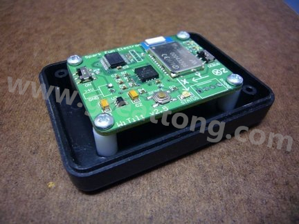 熱熔膠的牢固程度，對于非高振動的應(yīng)用來說已經(jīng)很足夠，而且如果你想要讓盒子另作他途，支架也可以拿掉，用酒精磨擦即可移除熱熔膠。