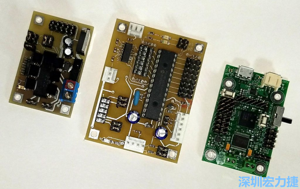 透過機(jī)器PCBA組裝，可以讓右邊那塊小板子做到左邊兩塊板子加在一起可以做的事