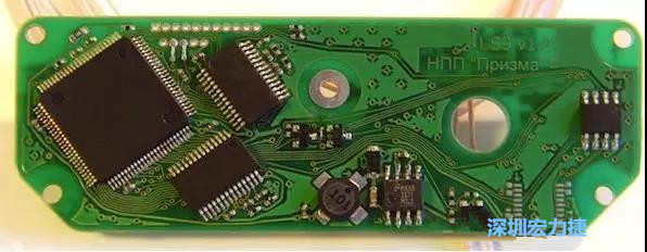 圖5：帶旋轉芯片功能的任意角度布線是給這種電路板布線的唯一方法。