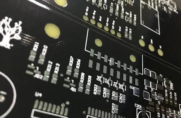 如何確定PCB的基板材料？